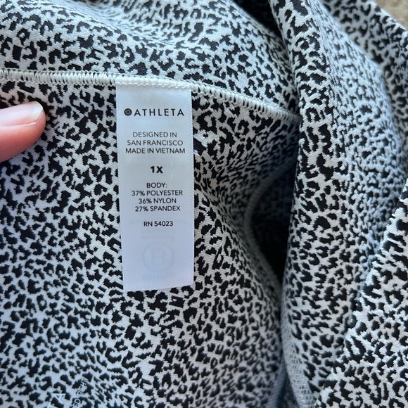 Athleta Salutation Stash II Textured crop black and white 1X - Picture 7 of 8